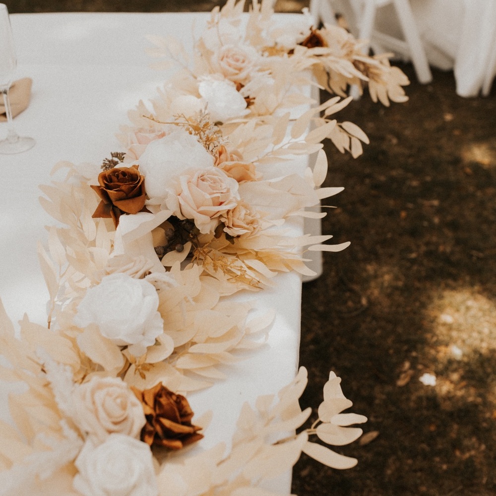 Ling’s Moment 6ft Table Garland White & Beige